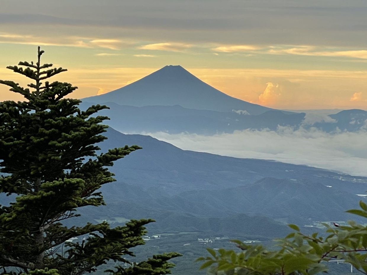 朝焼けに映える富士山Mt. Fuji shining in the sunrise